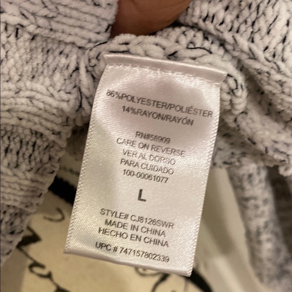 Chic Gray Cable Knit Patterned Crew Neck Sweater size Large - Picture 4 of 7